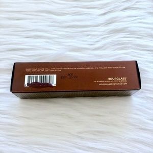 Hourglass Makeup - HOURGLASS Veil Mineral Primer SPF 15 - 1oz/30 ml Hourglass Makeup - HOURGLASS Veil Mineral Primer SPF 15 - 1oz/30 ml